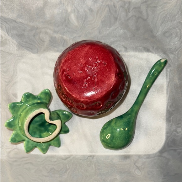 Strawberry Ceramic Antique Functional Art - Picture 4 of 8